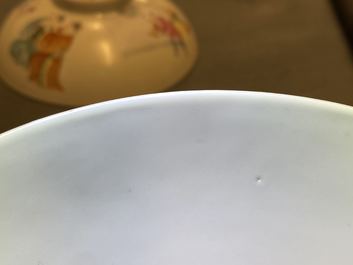 Een paar Chinese famille rose dekselkommen, Jiaqing merk en periode